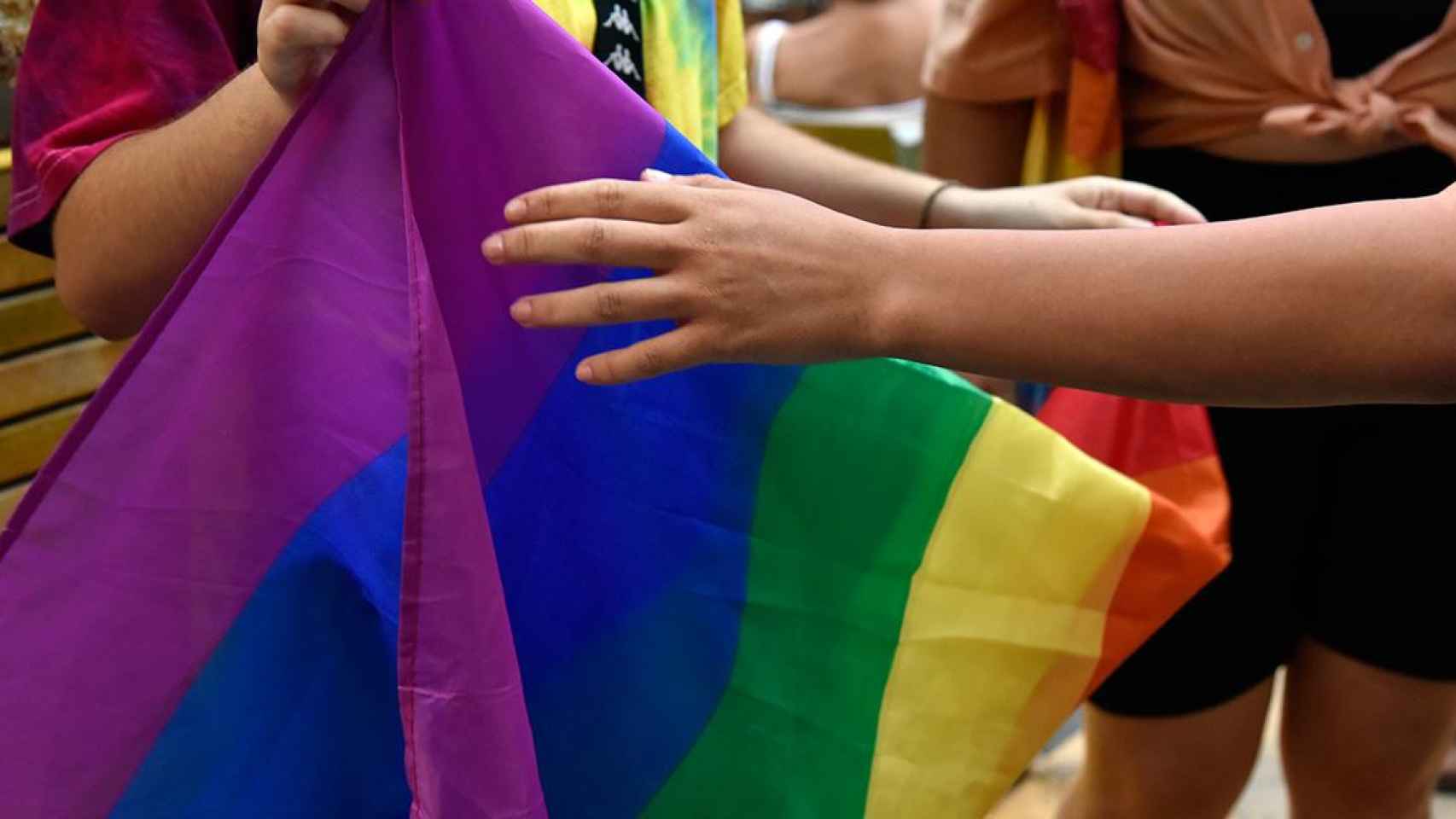 Los Mossos d'Esquadra denuncian a dos menores por insultar y amenazar a un profesor por su condición de homosexual / EP