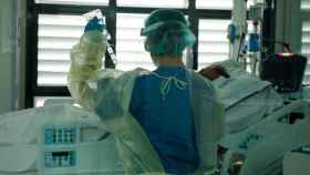Imagen de archivo de un paciente Covid ingresado en un hospital de Cataluña durante la sexta ola / EP