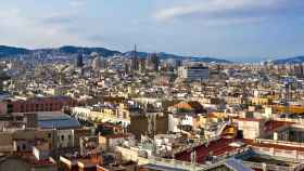 Imagen aérea de tejados y áticos de Barcelona / CG