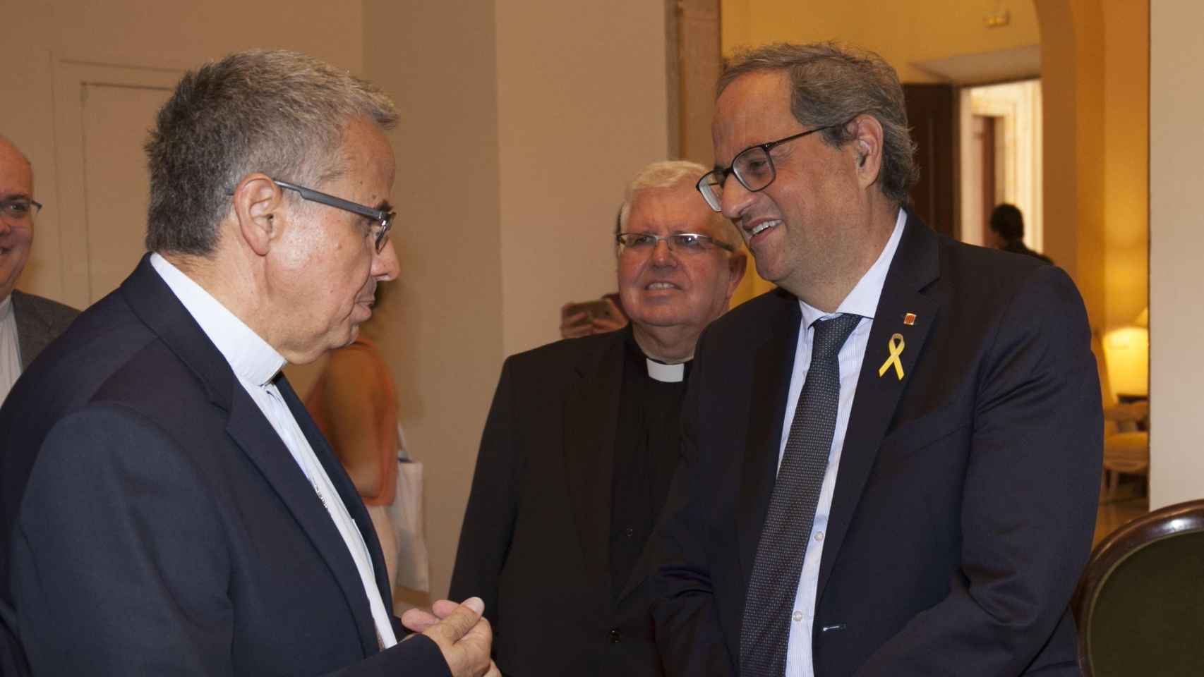 El arzobispo de Tarragona, Joan Planellas (izq.), saluda al presidente de la Generalitat, Quim Torra / EP