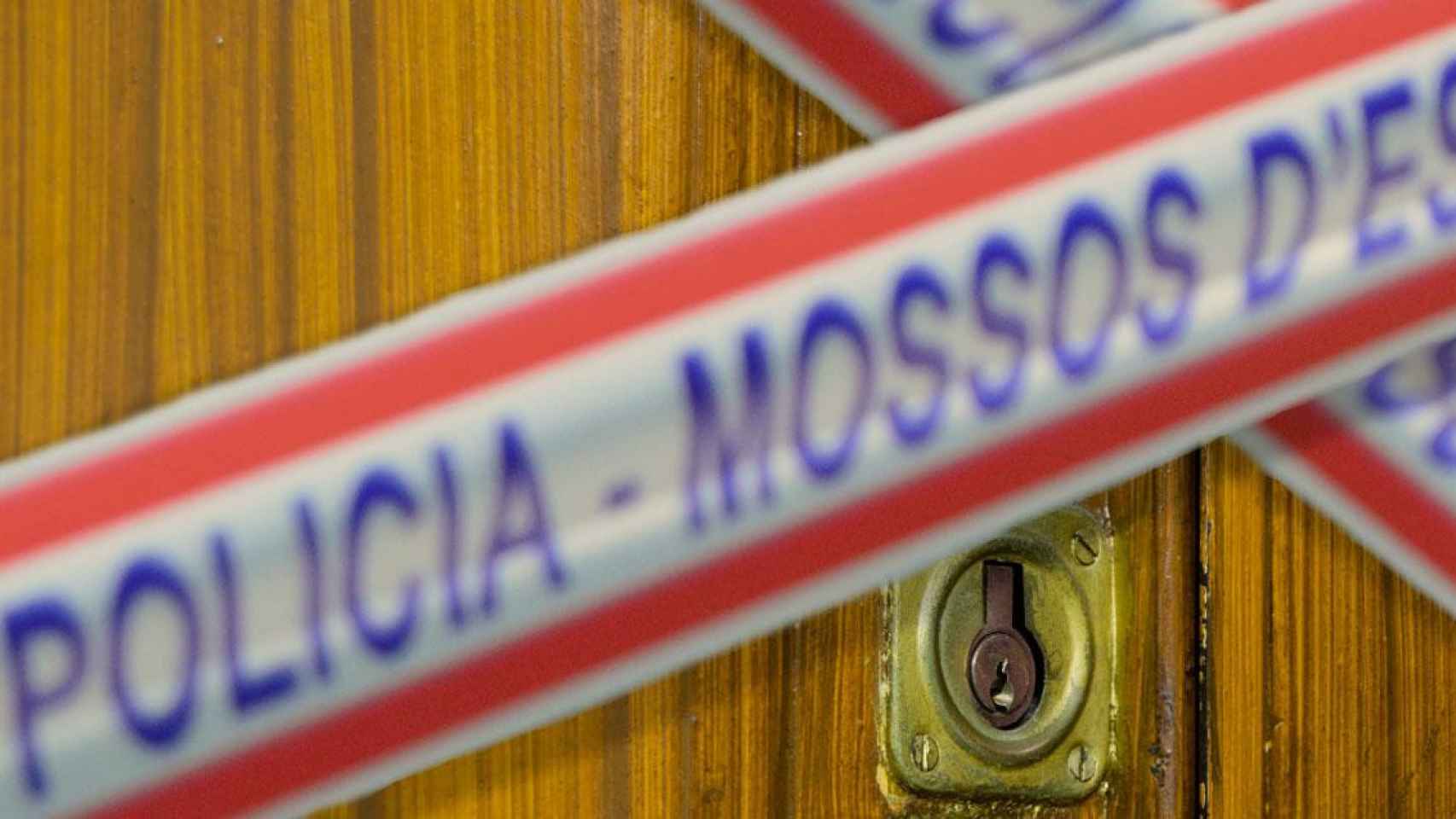 Cordón policial de Mossos en un piso / MOSSOS D'ESQUADRA