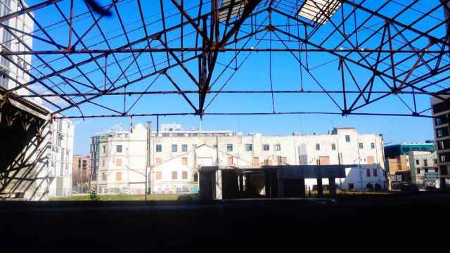 Una fábrica abandonada en Poblenou, barrio donde se produjo la violación en 'manada' de la chica rusa / CG