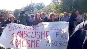 Tensión en la concentración contra la violencia machista y 'La Manada' en Santa Coloma de Gramenet / TWITTER