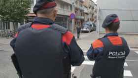 Dos agentes de Mossos d'Esquadra detienen un hombre por apuñalar a su expareja / EFE