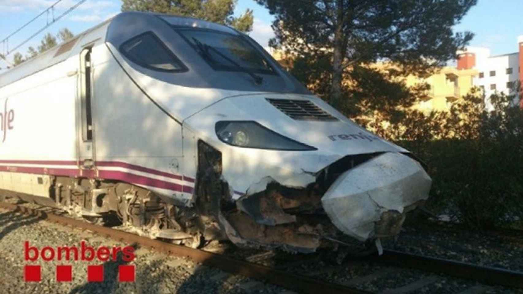 Imagen del tren Euromed tras chocar contra una piedra.