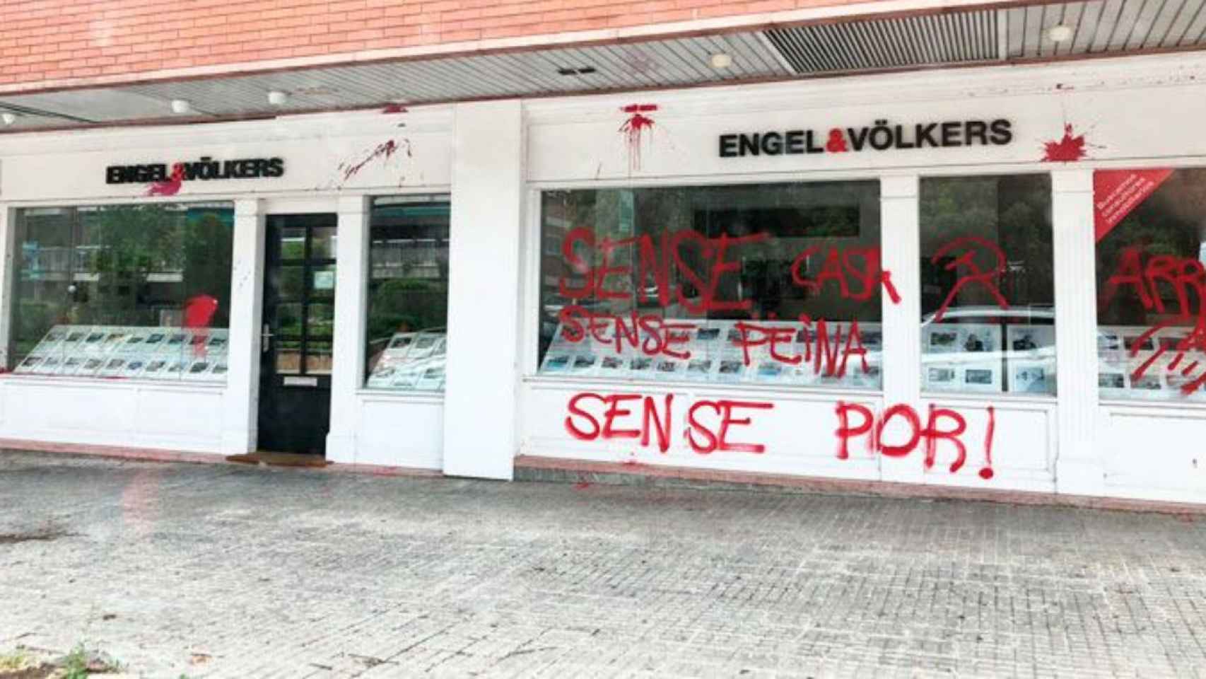 Ataque vandálico de Arran contra una inmobiliaria en Sant Cugat / CG
