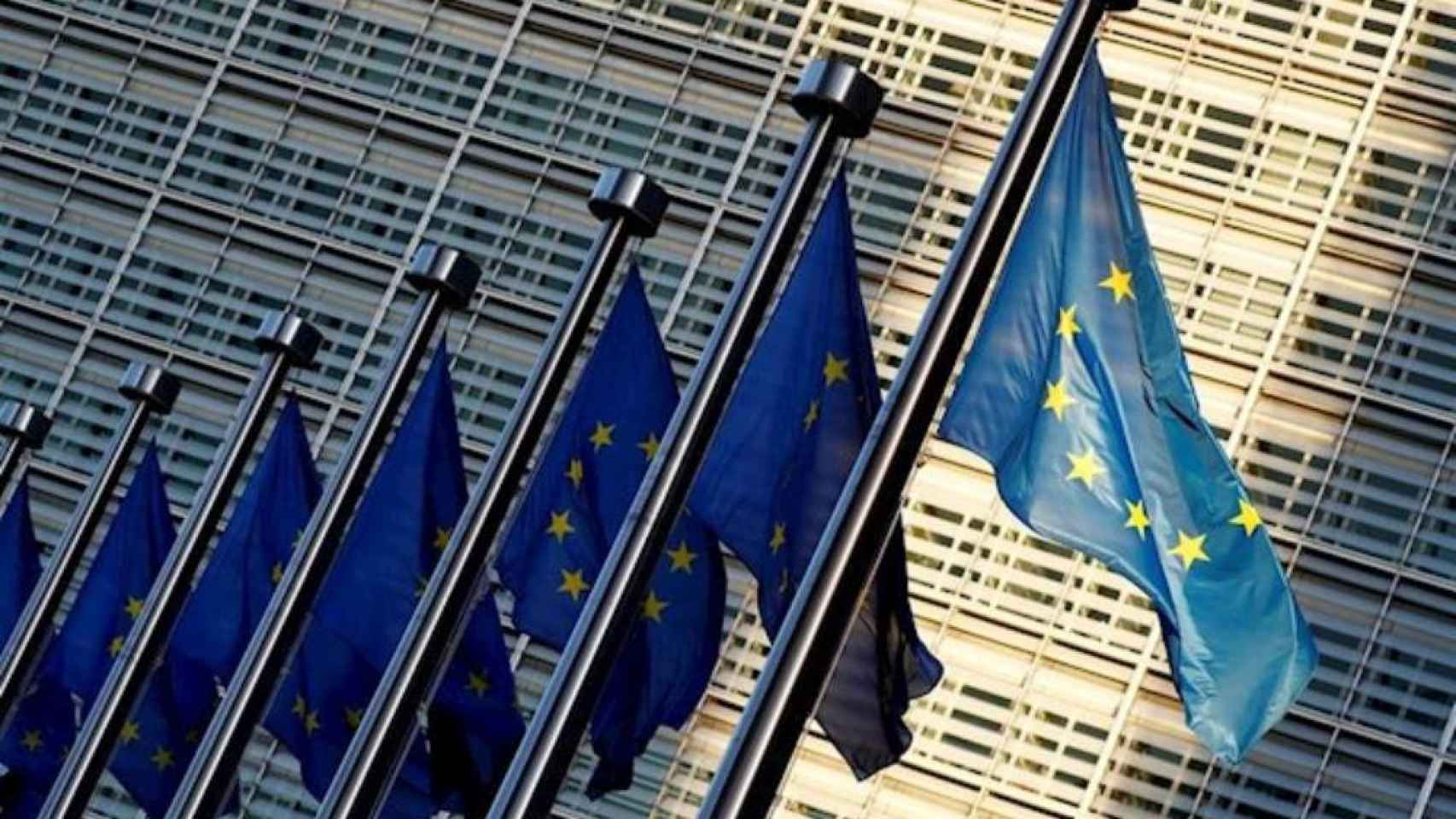 La sede en Bruselas de la Comisión Europea, que ha avisado del previsible desvío del déficit en la economía española / EUROPA PRESS