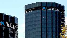 Las oficinas centrales de Caixabank en Barcelona, la entidad que ha hecho previsiones sobre la economía española / EFE