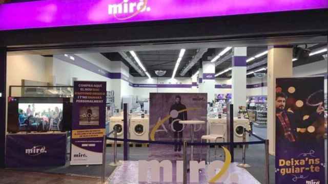 Entrada a uno de los establecimientos de la cadena de electrodomésticos Miró / MIRO