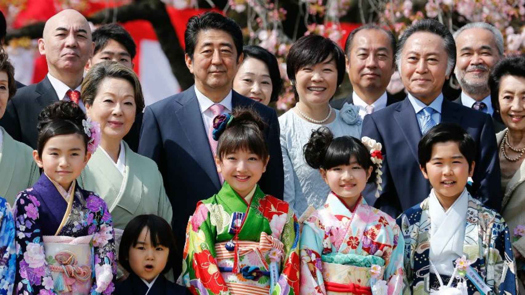 El primer ministro japonés, Shinzó Abe, junto a su familia.