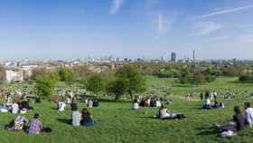 Vistas del centro de Londres desde el trozo de Regent Park que discurre por Primrose Hill