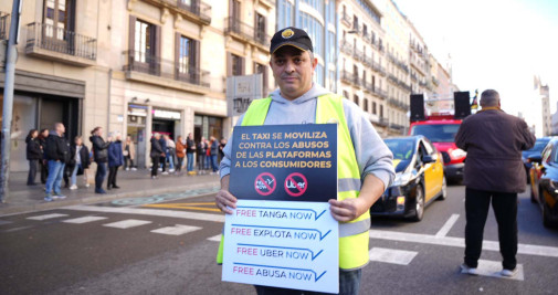 El líder de Élite Taxi, Tito Álvarez, durante la manifestación de este martes en Barcelona / LM (CG)