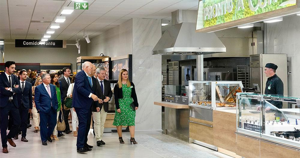 Juan Roig, presidente de Mercadona, durante la inauguración del primer supermercado de la cadena en Portugal / MERCADONA