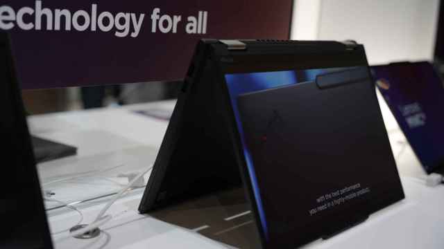 Uno de los ThinkPad de Lenovo expuesto en el MWC 2023 / LUIS MIGUEL AÑÓN (CG)