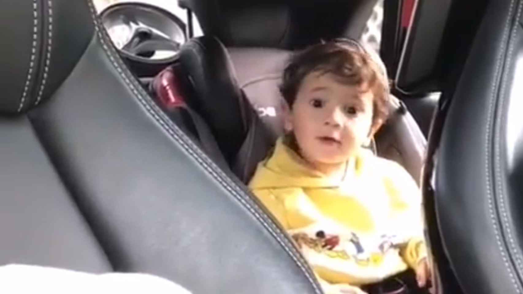El hijo de Leo Messi en el coche de sus padres
