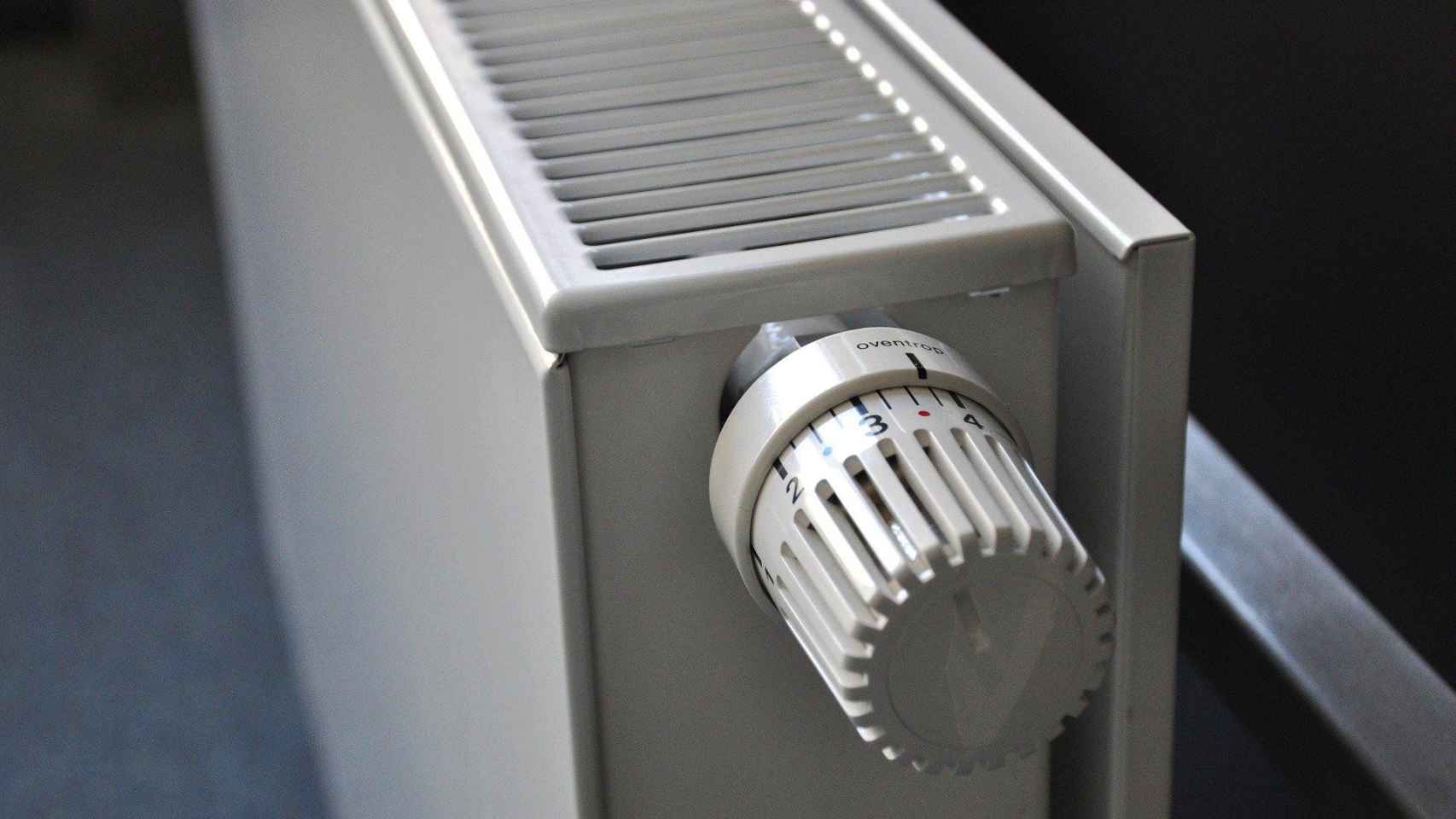 Un calefactor encendido dentro de una casa / CG