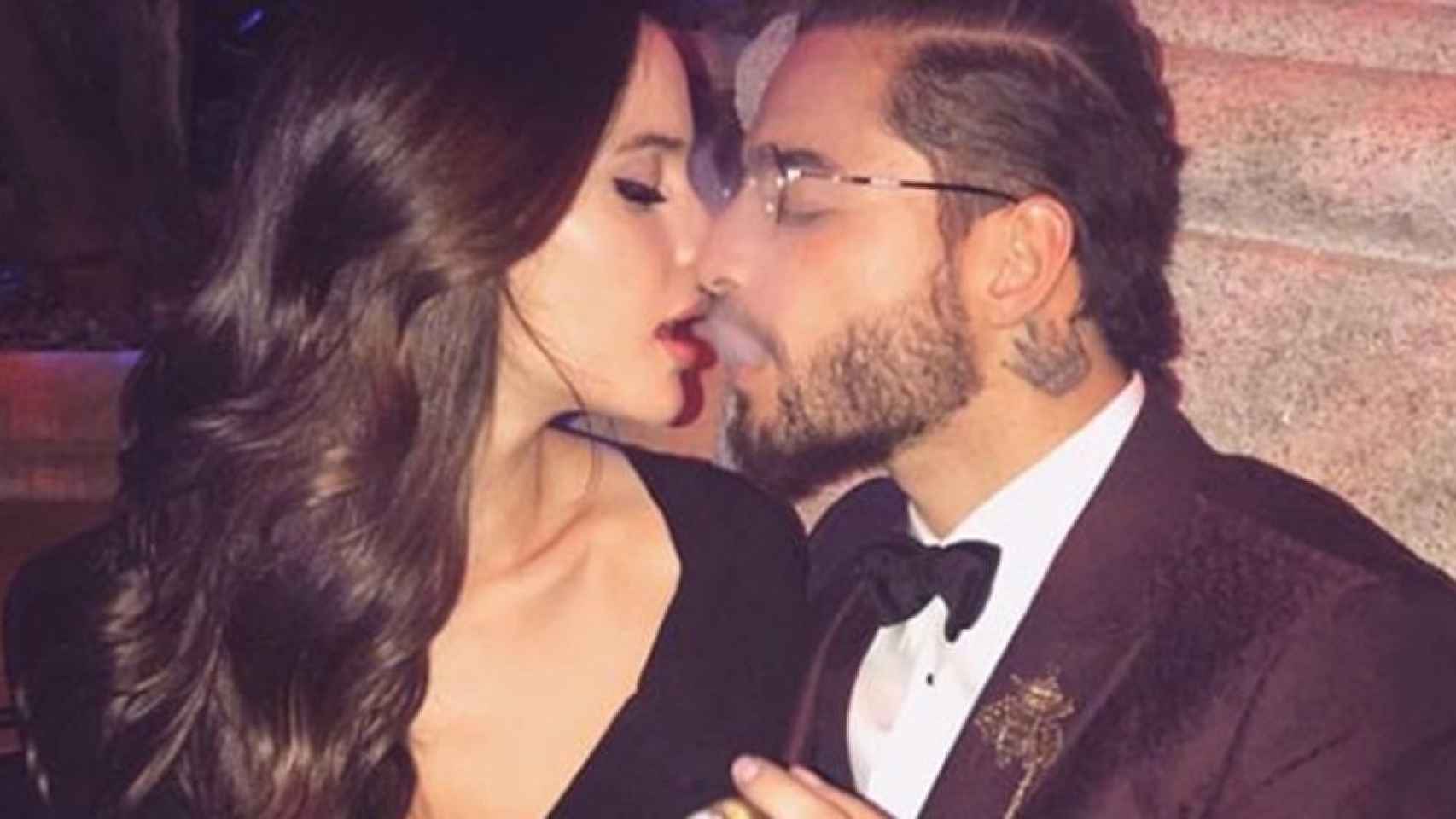 Maluma se besa con su novia, Natalia Barulích / Al Rojo Vivo