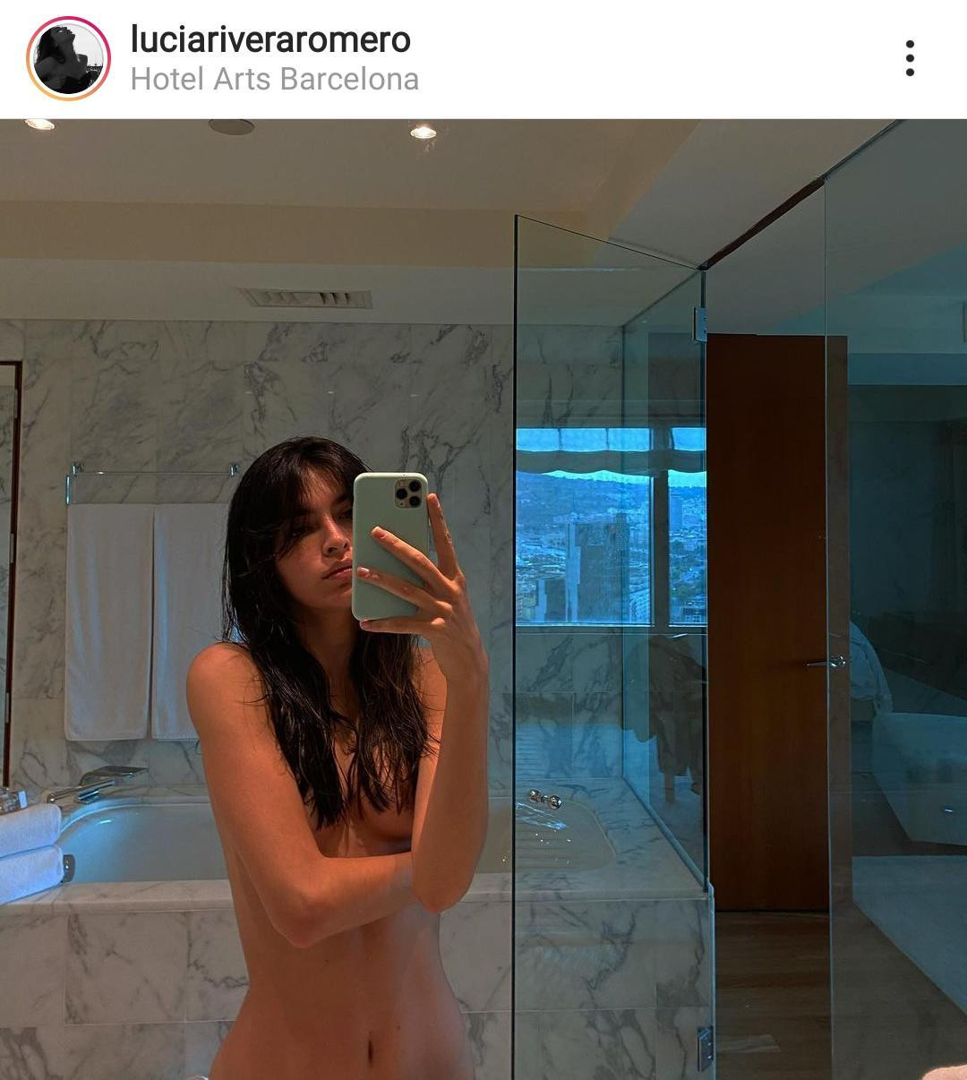 Lucía Rivera, desnuda en el baño / INSTAGRAM