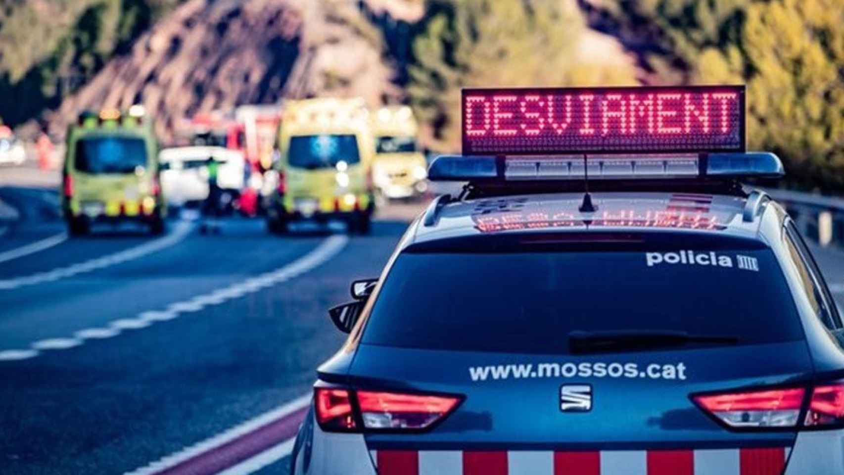 Un coche de Mossos d'Esquadra durante un accidente de tráfico,  / EP