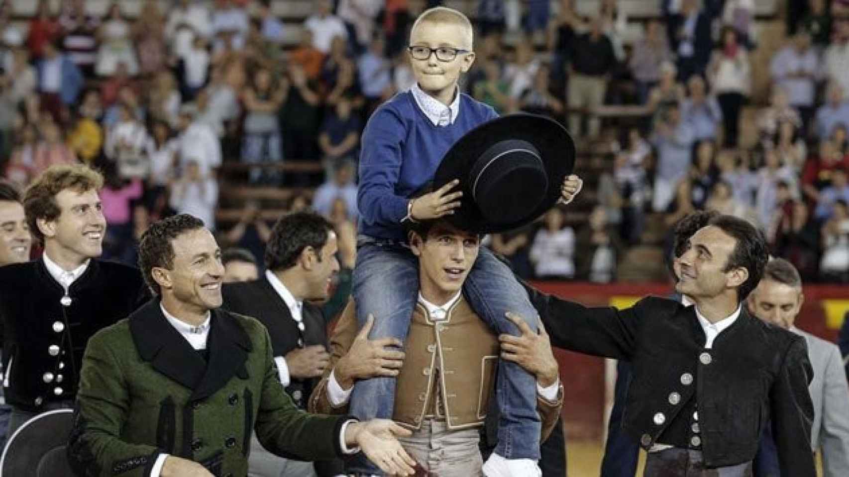 Muere Adrián, el niño valenciano con cáncer acosado en las redes porque quería ser torero