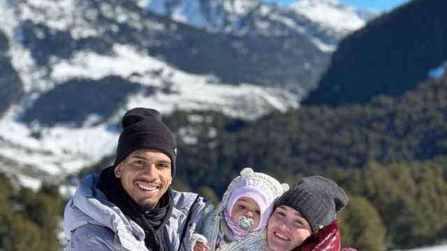 Ronald Araujo y su familia disfrutando de la nieve / REDES
