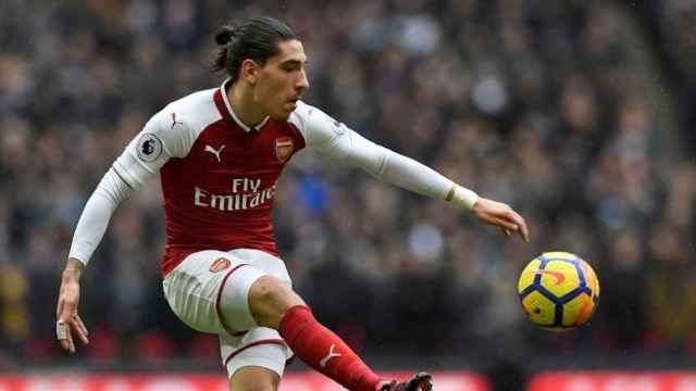 Una foto de archivo de Héctor Bellerín en un partido con el Arsenal / EFE