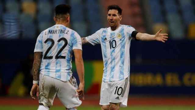 Lautaro y Messi, celebrando un gol con la selección de Argentina / EFE