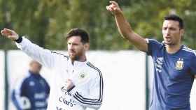Leo Messi y Lionel Scaloni en un entrenamiento de Argentina / Redes