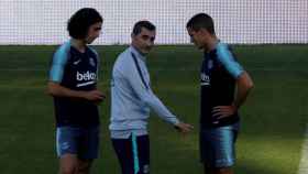 Cucurella, Valverde y Cuenca en un entrenamiento con el primer equipo / EFE