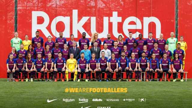 Foto oficial del primer equipo y el femenino del FC Barcelona durante la temporada 2018-2019 / FCB