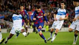 Messi, en una acción ante el Alavés | EFE