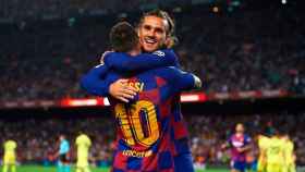 Messi y Griezmann celebrando un gol del francés en el Camp Nou / EFE