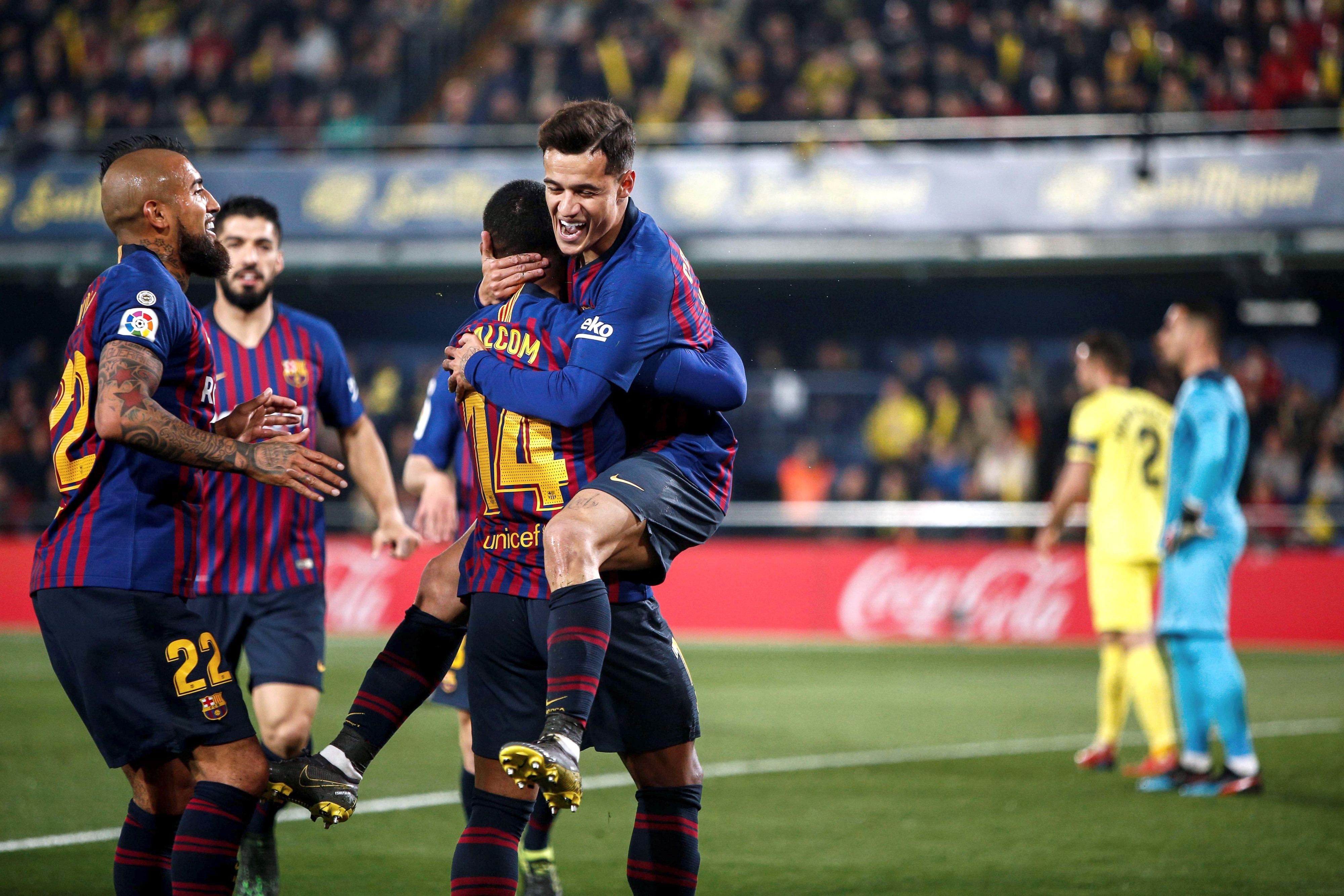 Malcom y Coutinho celebran el primer tanto del FC Barcelona / EFE