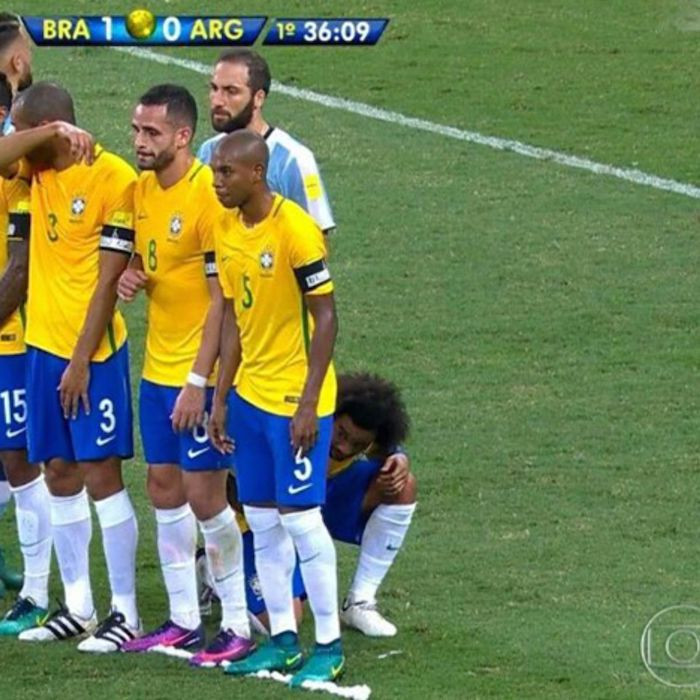 Marcelo inició la barrera en el suelo en un Brasil - Argentina