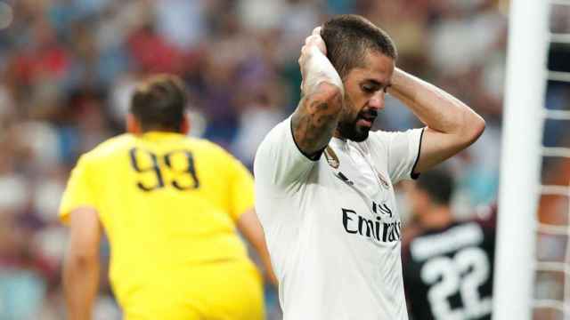 Isco Alarcón se lleva las manos a la cabeza tras fallar una ocasión clara / EFE