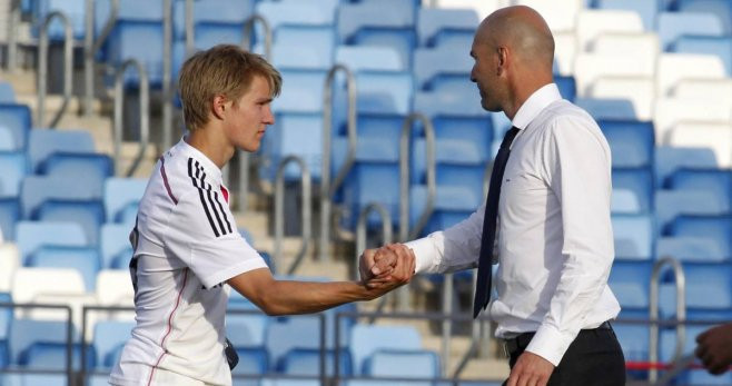 Odegaard, junto a Zidane en su etapa en el Castilla | EFE