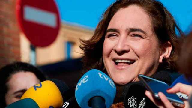 Ada Colau, alcaldesa de Barcelona, en declaraciones a medios de comunicación / EFE