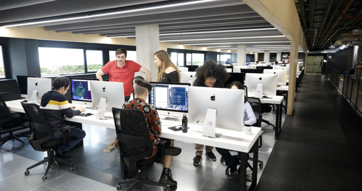 Alumnos del Campus 42 de Barcelona comparten conocimientos / TELEFÓNICA