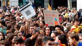 Estudiantes independentistas en manifestación en Barcelona la pasada semana / EFE