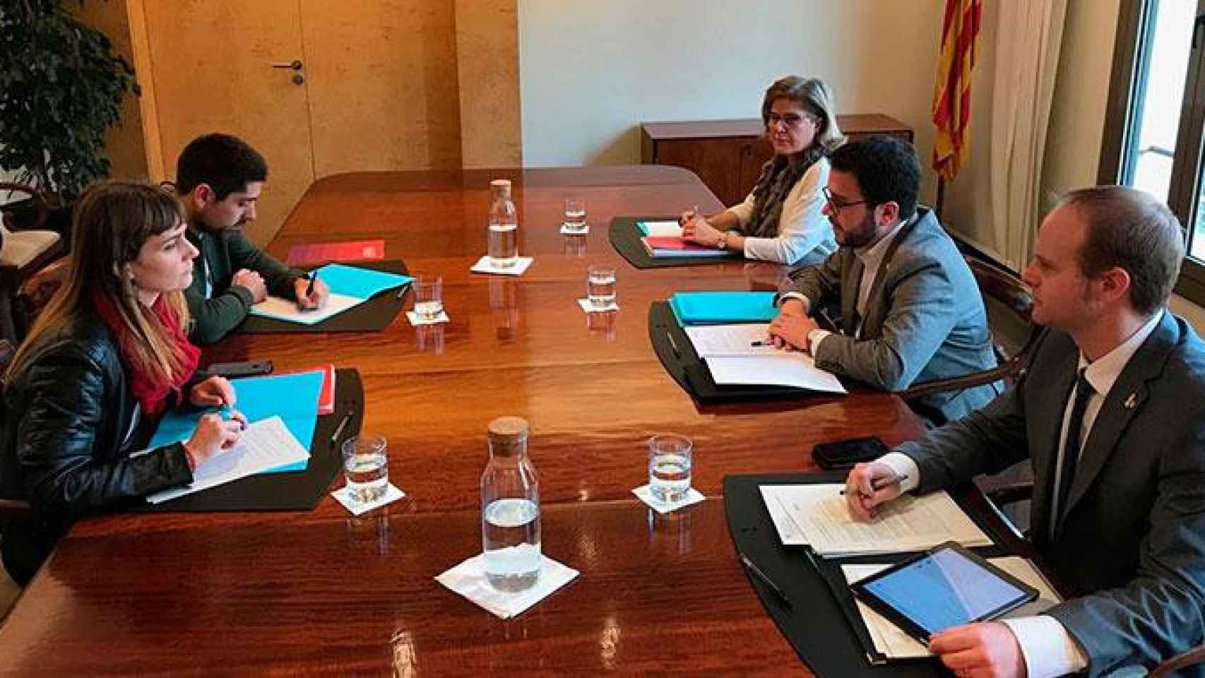 Jéssica Albiach y David Cid (a la izquierda), en la reunión con Pere Aragonès (2d) sobre los Presupuestos / EUROPA PRESS