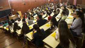 Estudiantes atienden a una clase en la universidad / EFE