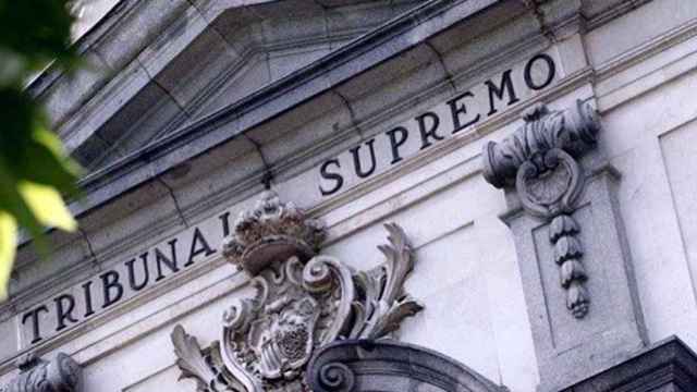 Una foto de la fachada del Tribunal Supremo, que emitió la solicitud de extradición de Carles Puigdemont / EFE