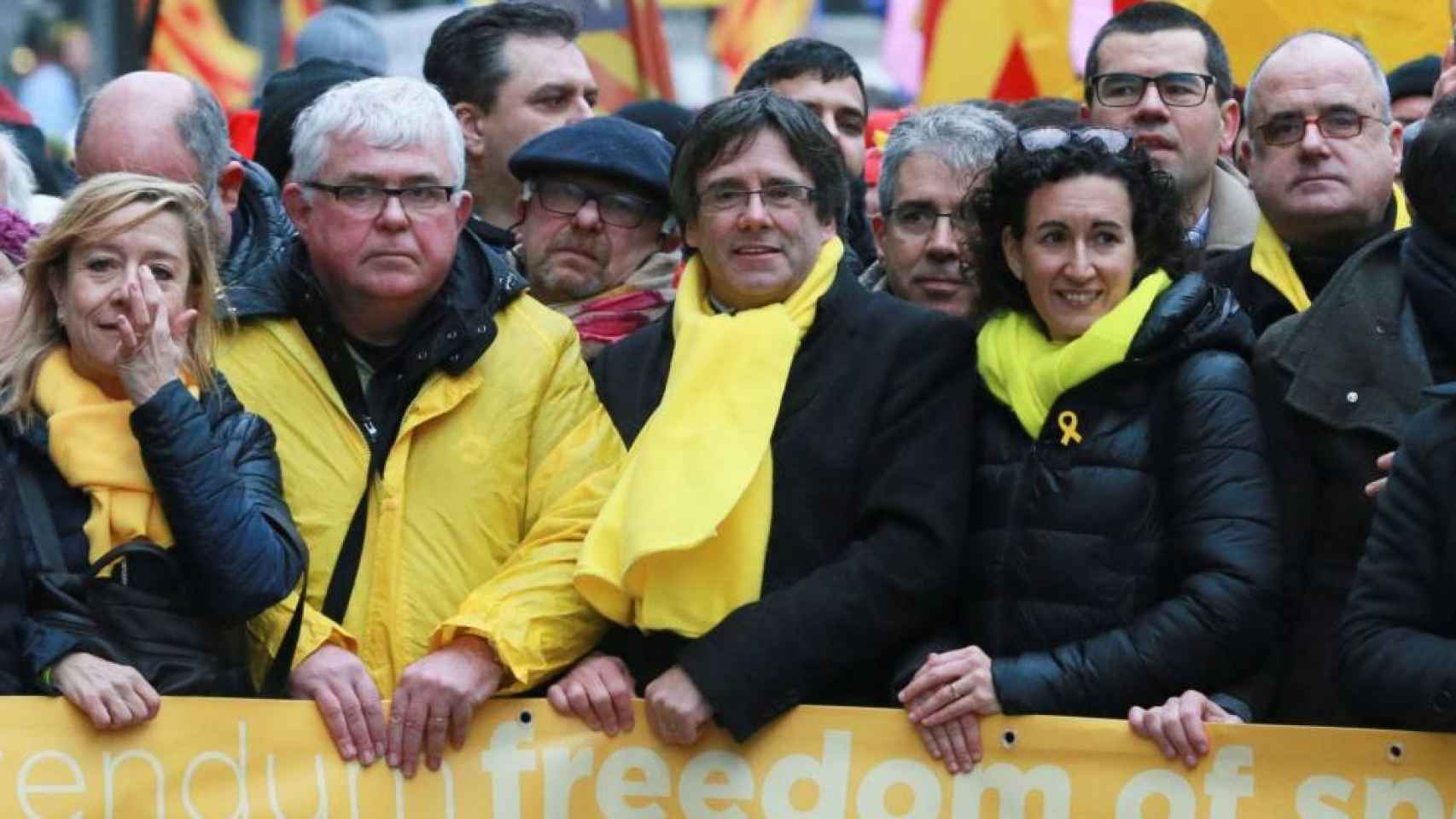 Carles Puigdemont (JxCat) y Marta Rovira (ERC) en la manifestación de Bruselas por la independencia / EFE