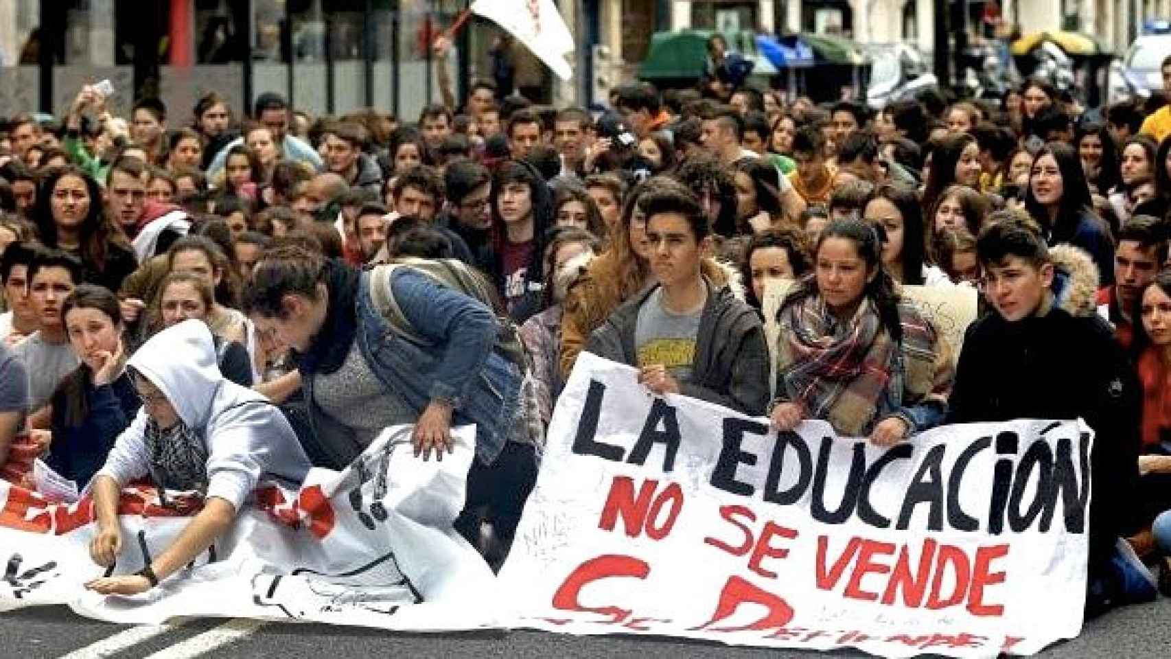 Imagen de archivo de una protesta de estudiantes contra la Lomce / EFE