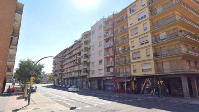 La avenida Garrigues de Lleida, lugar en el que la Guardia Urbana detuvo a tres presuntos secuestradores el pasado martes / GOOGLE STREET VIEW