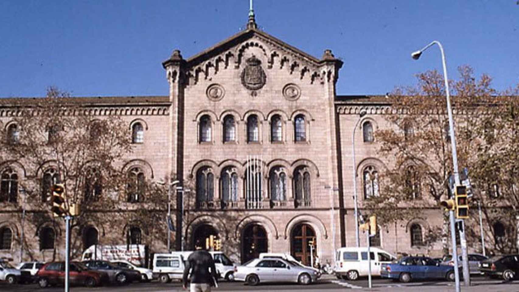 La fachada del edificio histórico de la Universidad de Barcelona en una imagen de archivo.