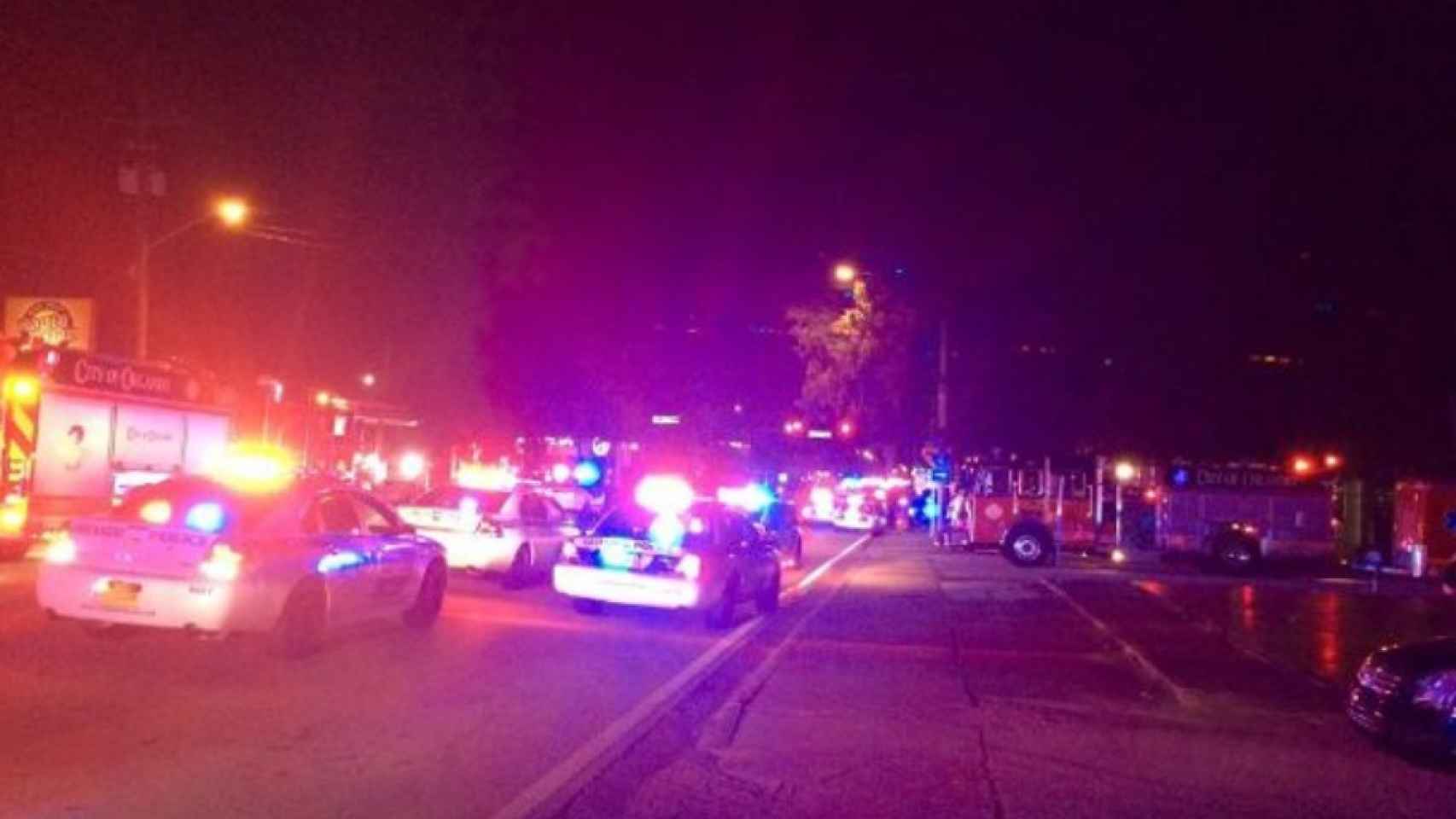 La policía de Florida rodea el local en el que se encuentra el hombre que ha disparado ya a 20 personas.