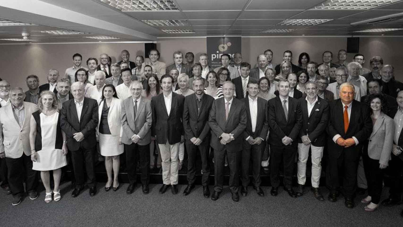 Joan Alarcón (en color) junto al resto de miembros de la junta directiva de Pimec antes de que se le aplicara el expediente disciplinario por su gestión de los autónomos / CG