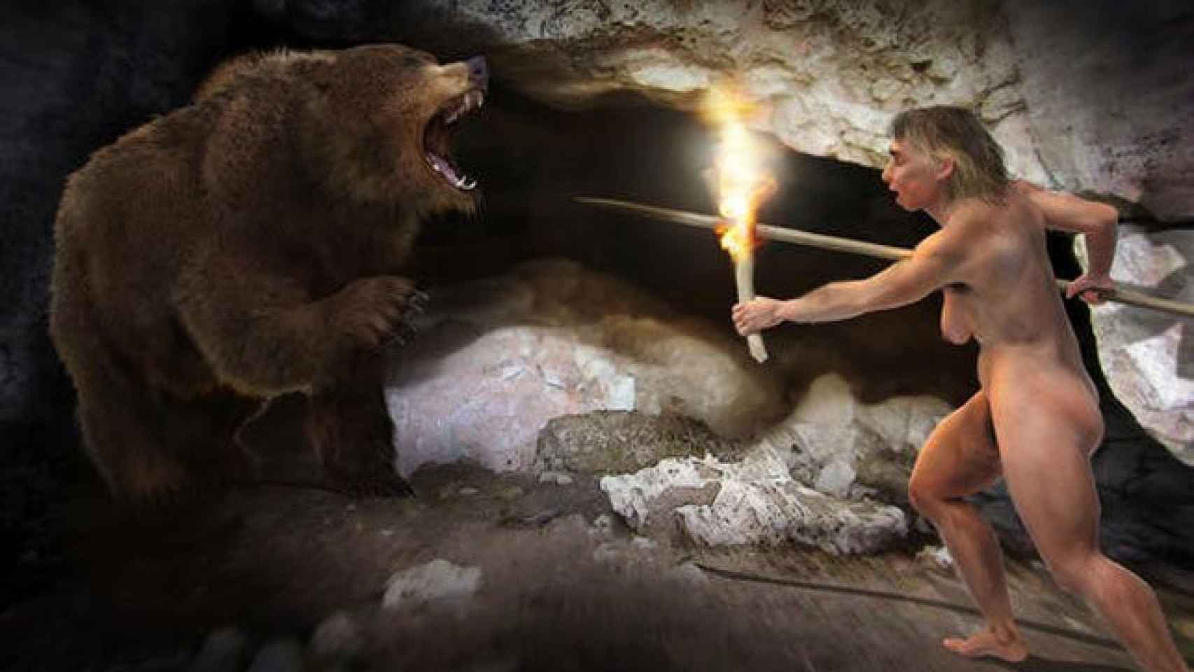 Recreación artística de una mujer neandertal (en 1968 en Lezetxiki se encontró el humero entero de una neandertal) y un oso de las cavernas.