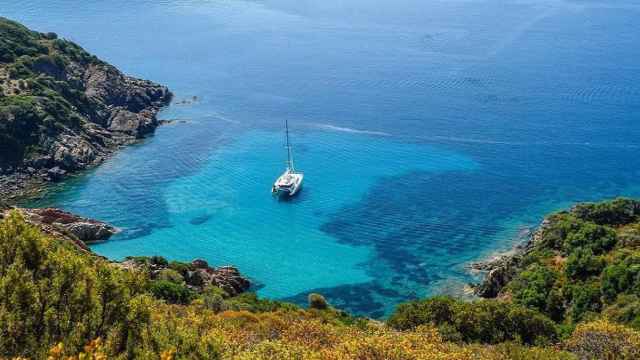 Vistas de un catamarán celebrando una boda en el mar / Peter H EN PIXABAY